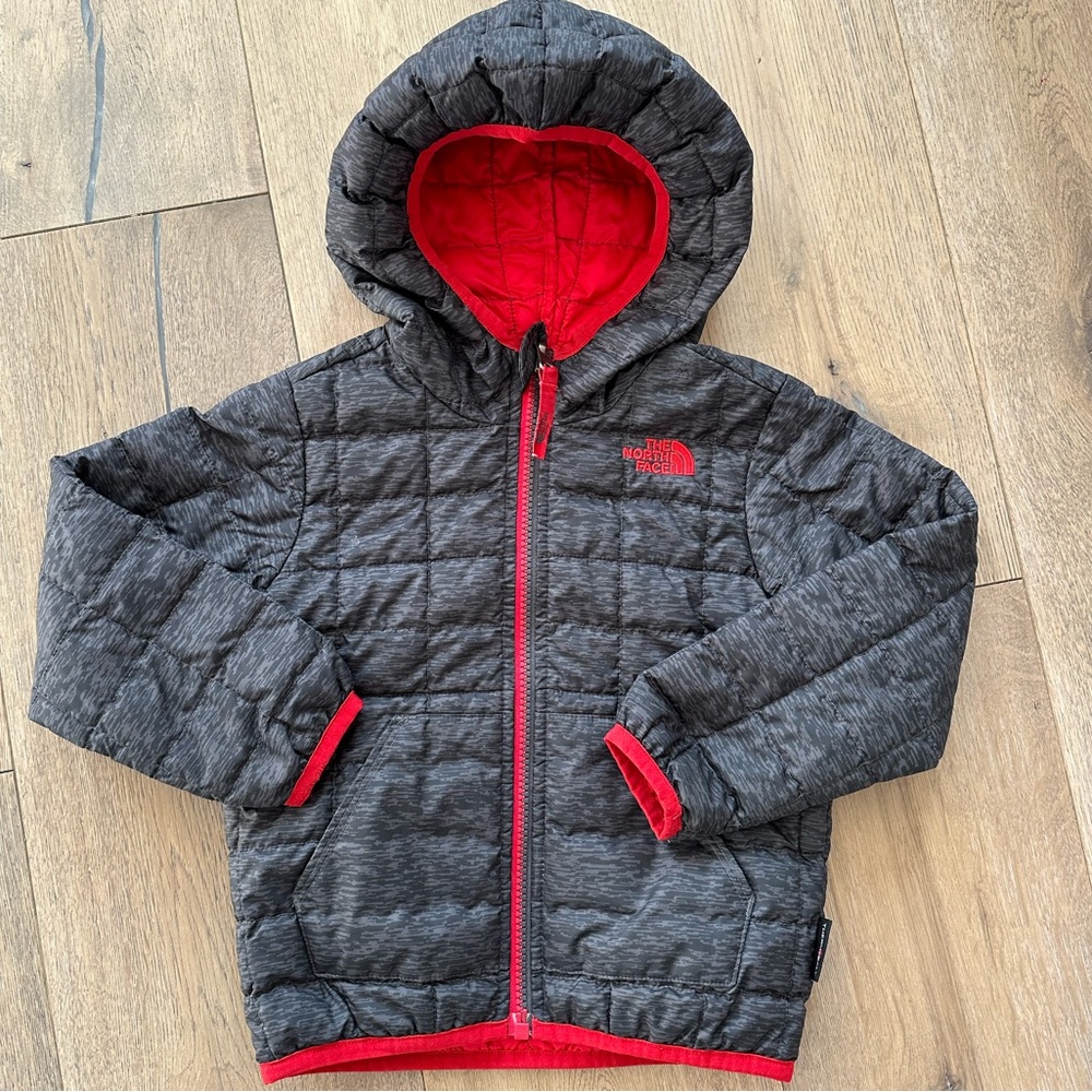 The North Face Reversible Thermoball Hooded Jacket - Size 3T - Gray, Red
